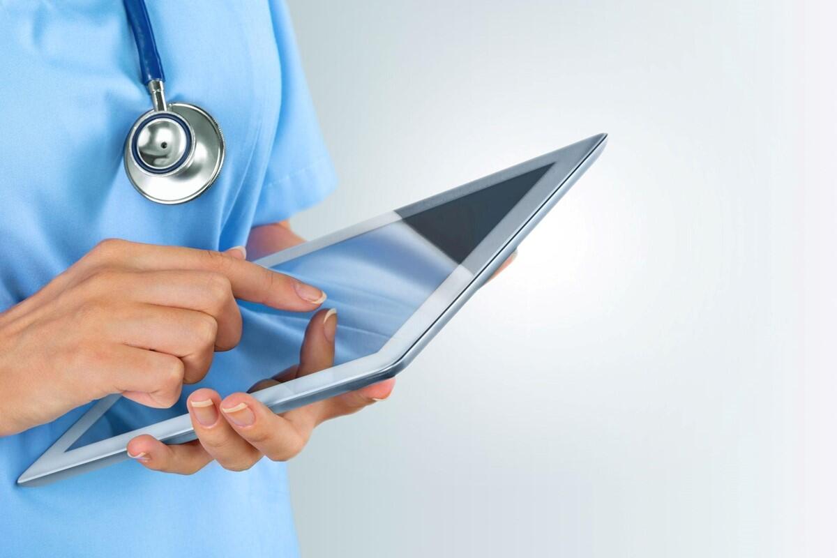 電子カルテにおける標準化を普及させる方策