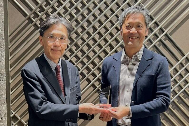 右:Dropbox Japan株式会社 代表取締役社長 梅田 成二 氏 左:JBCC株式会社 取締役副社長 ソリューション事業担当 薮下 真平